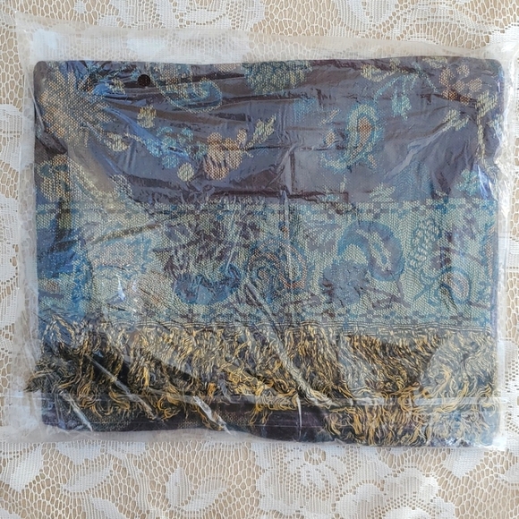 Paisley scraf, warm colors, fringe, Celebrating Home New unopened bag - Picture 6 of 7
